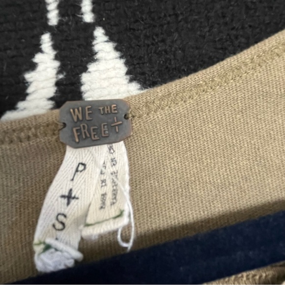 FREE PEOPLE Bonsai Tee Washed Olive Boho Split Front Size Small - Picture 9 of 10